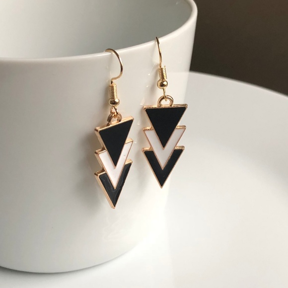 Jewelry - 3/$15 NEW “The Empress” Black and White Earrings